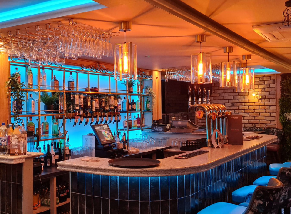 Read more about the article Bellaghy’s Taphouse Enlists Aurora Lighting to Illuminate New Function Room