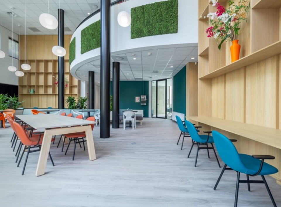 Read more about the article Rush to Retrofit Buildings with Connected LED Lighting Due to Energy Savings and Phase-Out of Fluorescent Tubes