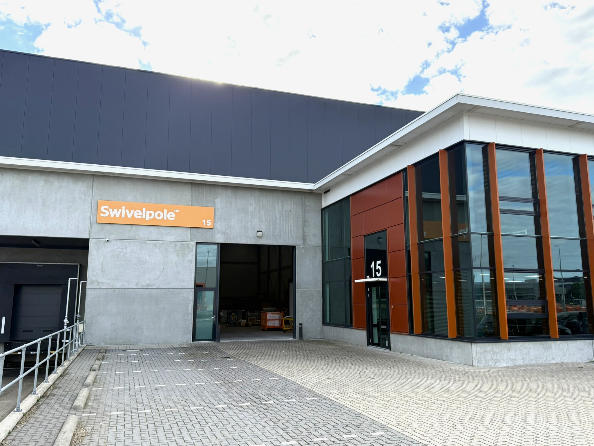 Swivelpole Europe launch