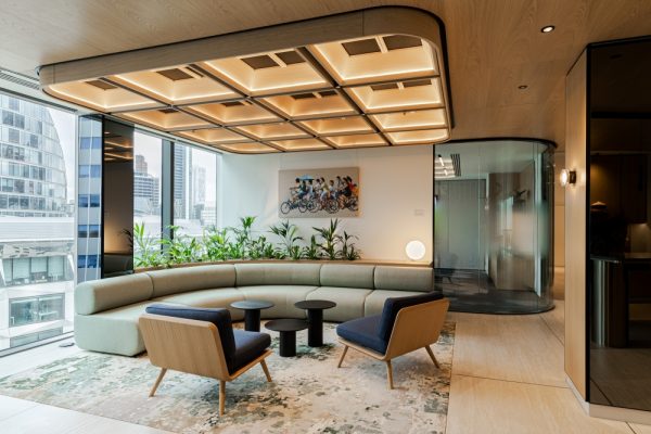 As part of the major refurbishment of 1 Basinghall Avenue, Equation Lighting has designed a lighting scheme that helps redefine how global bank Standard Chartered’s London headquarters is experienced,